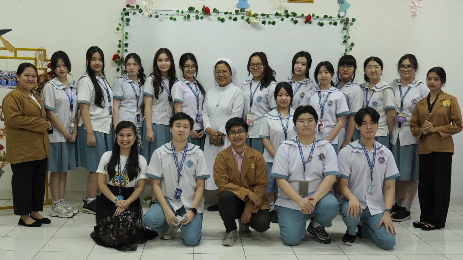 Dosen dan Mahasiswa STPKat Mendampingi Rekoleksi Siswa SMA Maria Regina Semarang