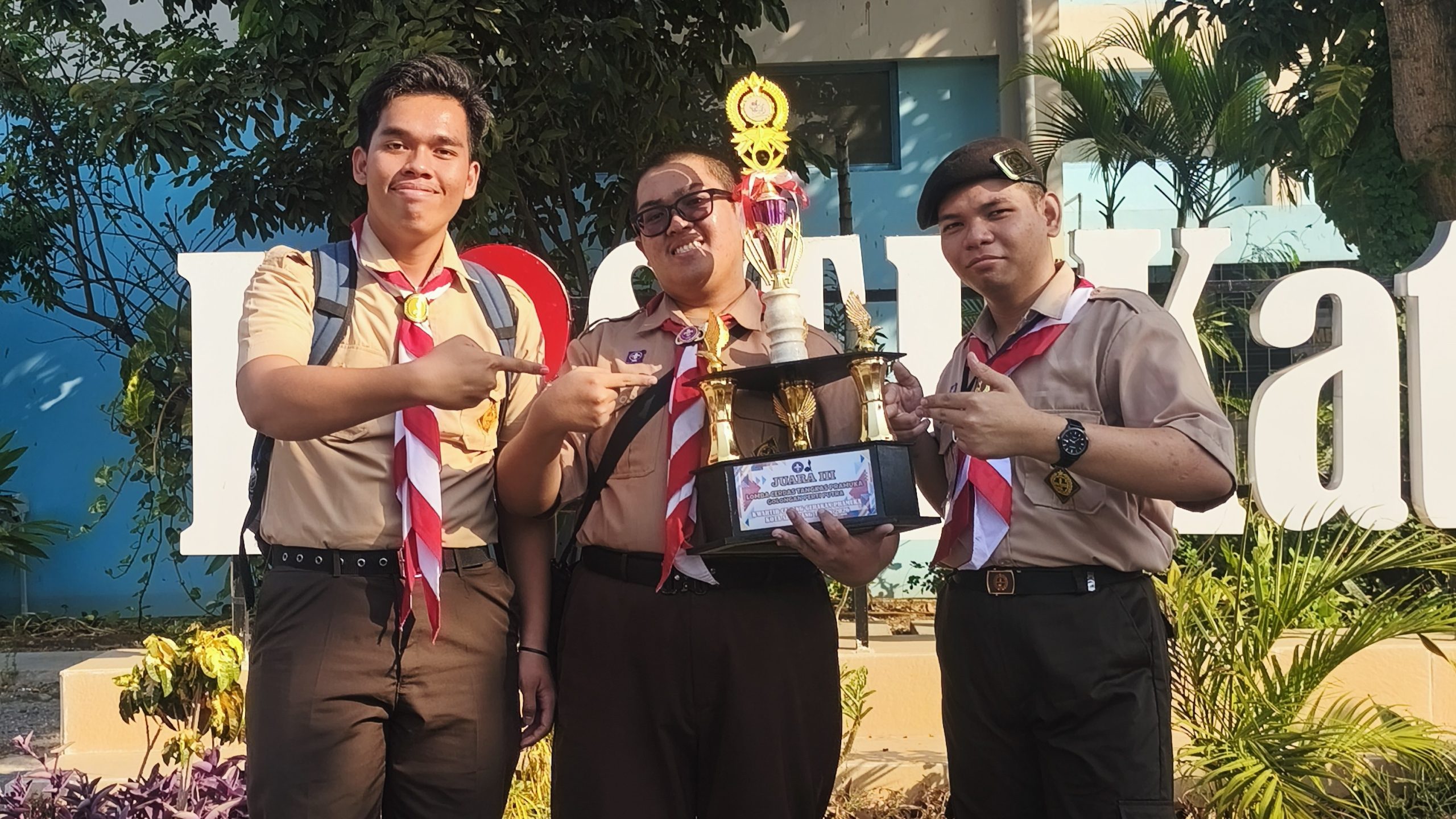 Bawa Semangat dari Kwarran, Tim Pramuka STPKat Sabet Trofi di LCTP Kwarcab Semarang.